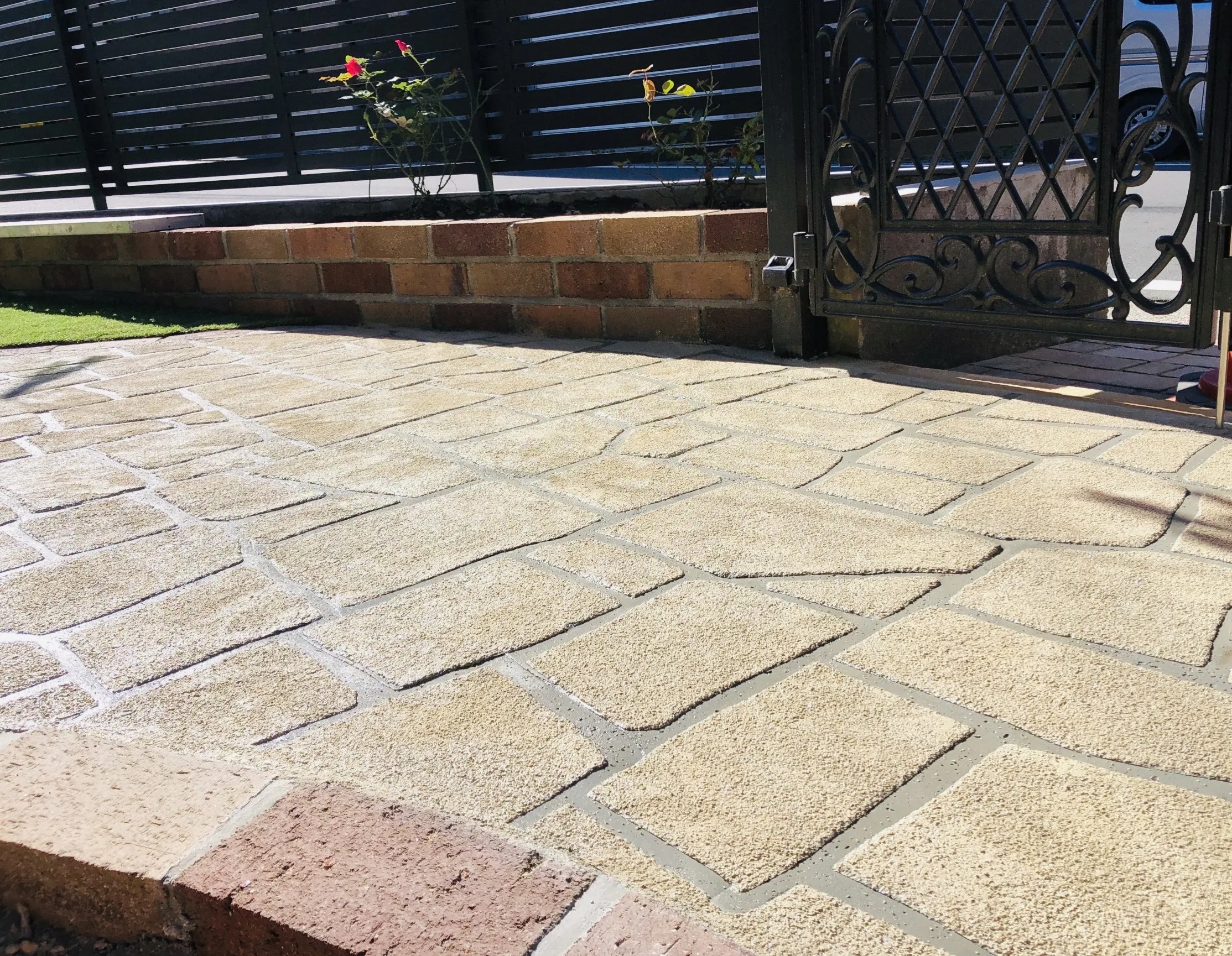 岡谷市のおしゃれなアプローチ施工事例3 - 職人直営のアシスタンス心和