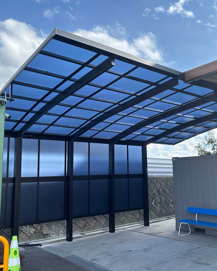 松本市の駐車場・カーポート（サイドパネル付き）施工事例 メイン写真