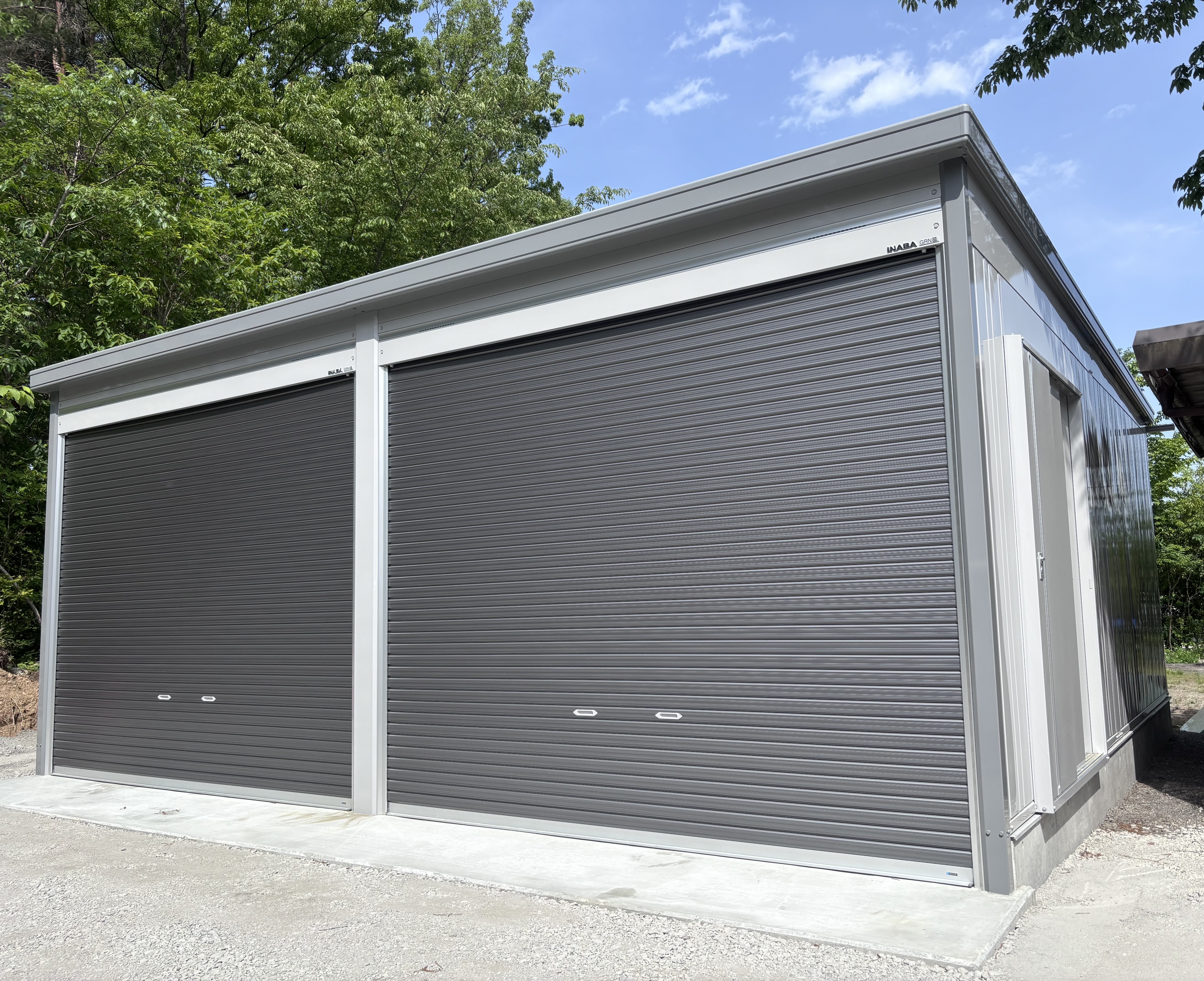 安曇野市の大容量ガレージ施工事例 メイン写真 - 職人直営のアシスタンス心和