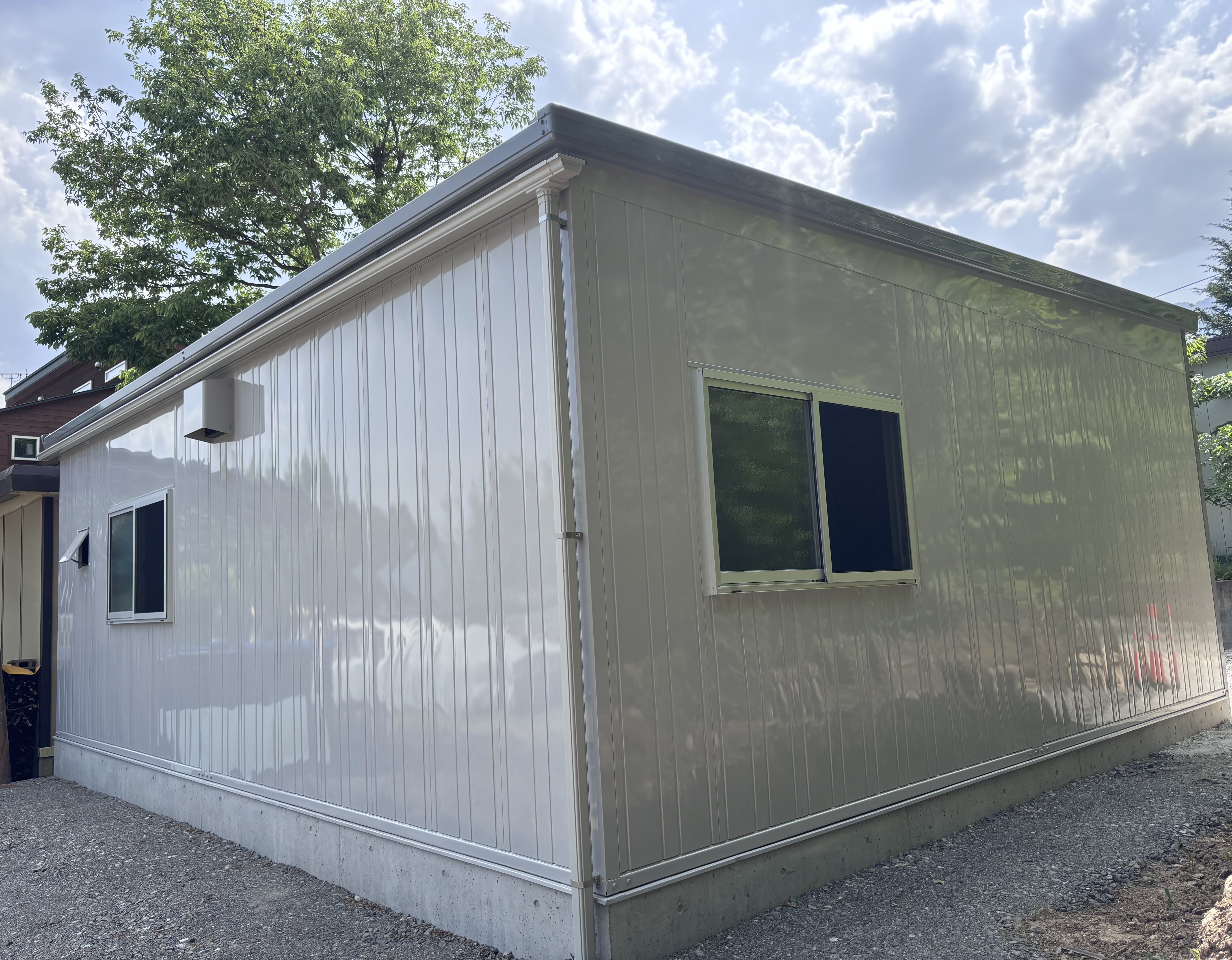 安曇野市の快適ガレージ（車、バイク倉庫）施工事例2 - 職人直営のアシスタンス心和