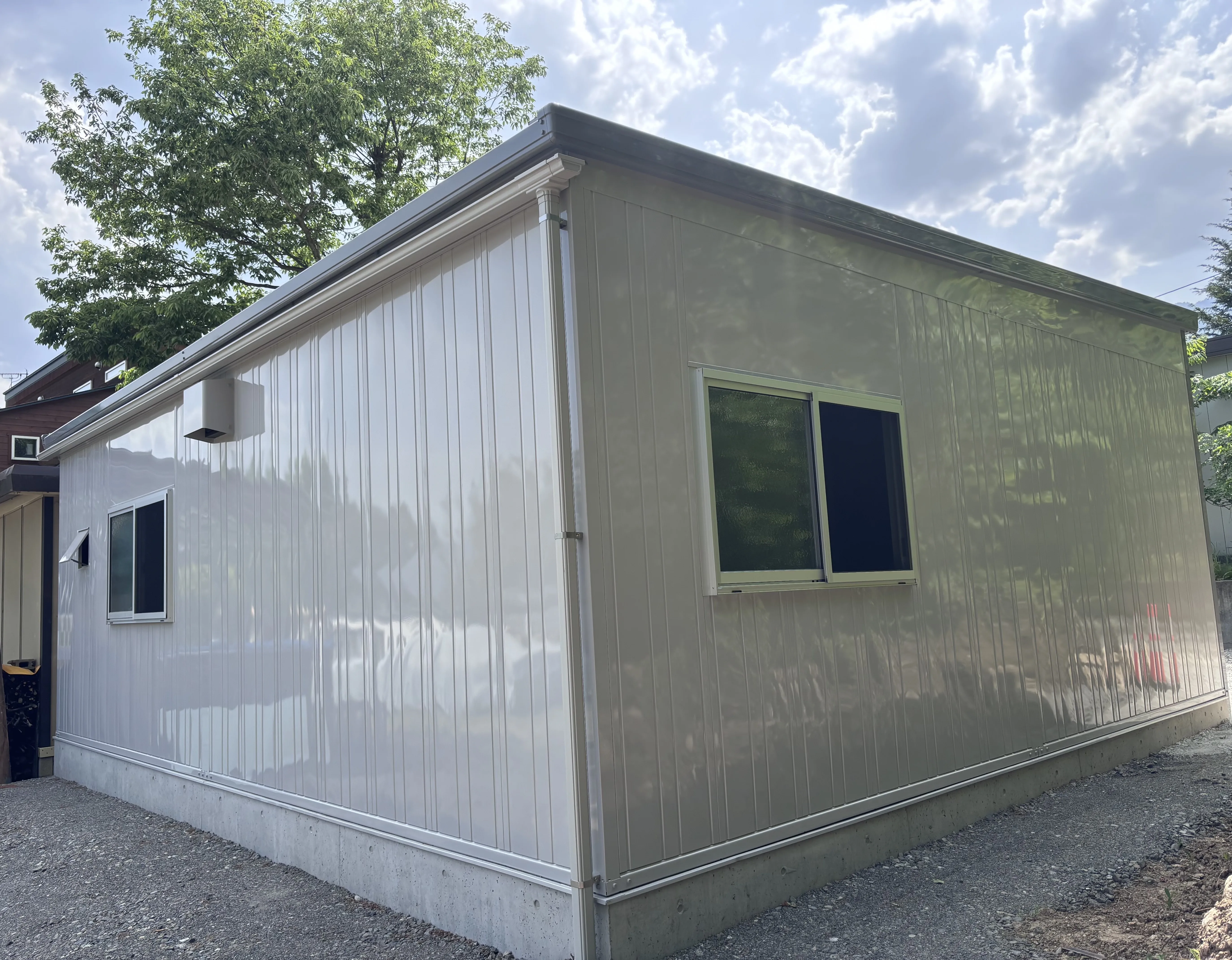 安曇野市の快適ガレージ（車、バイク倉庫）施工事例2 - 職人直営のアシスタンス心和