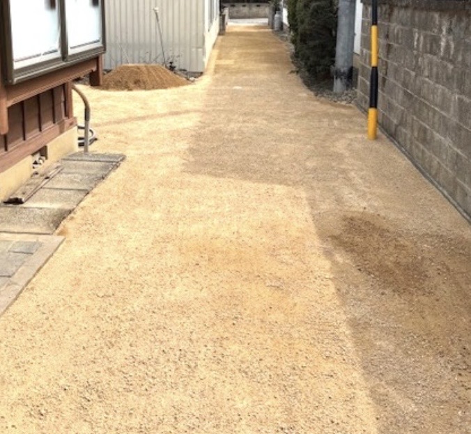 松本市の芝・砂利・雑草対策（庭の除草）施工事例2 - 職人直営のアシスタンス心和